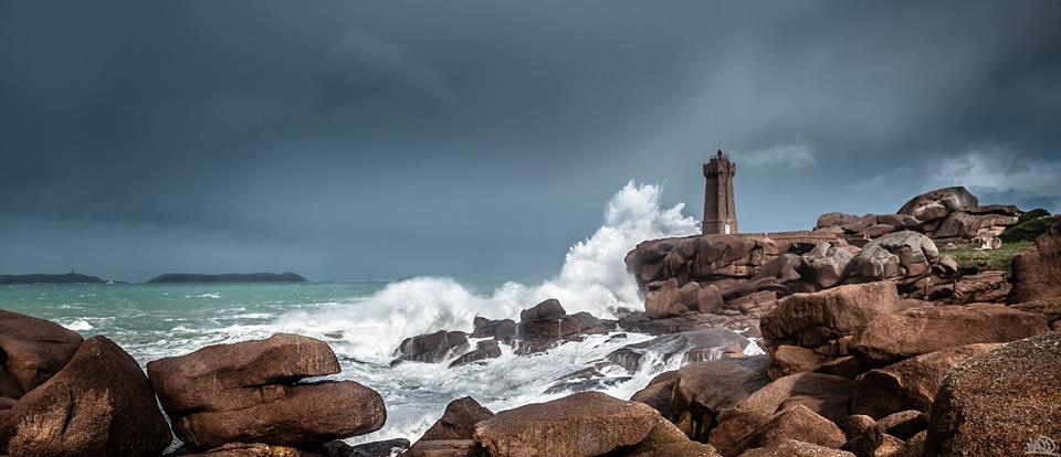 Perros-Guirec côte avec phare