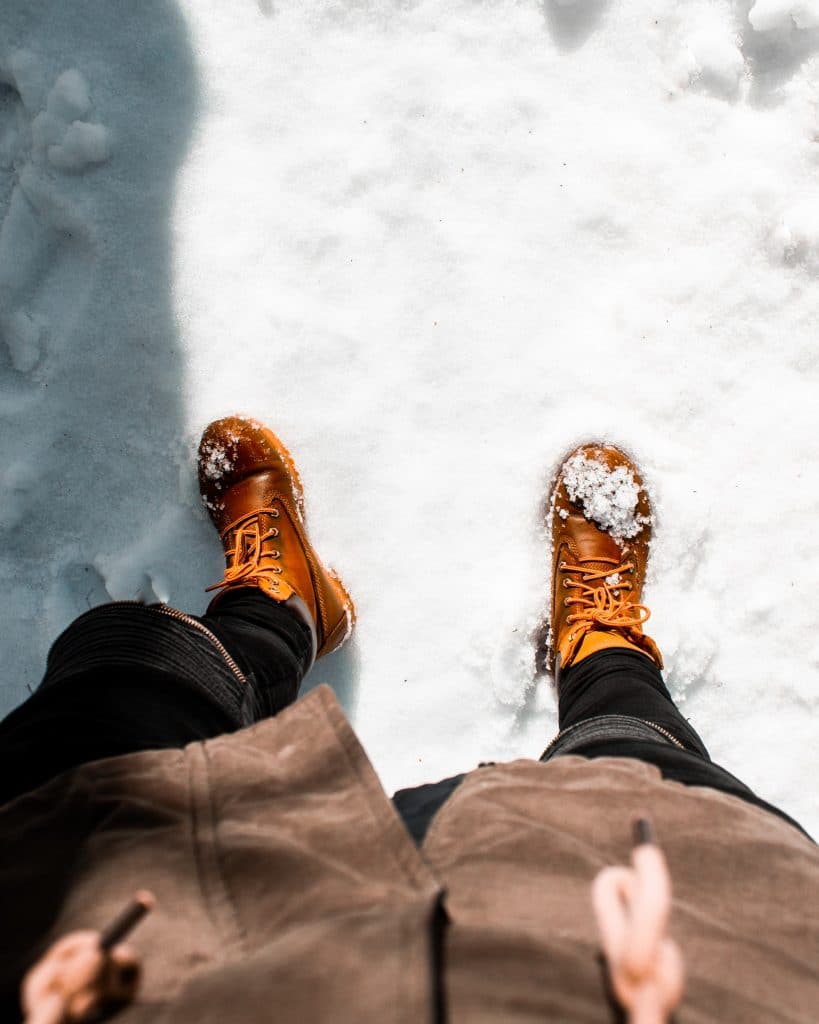 bottines dans la neige